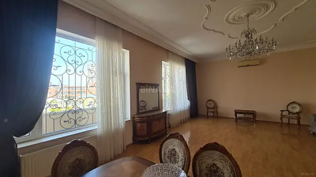 Kirayə verilir 7 otaqlı həyət evi 300 m²