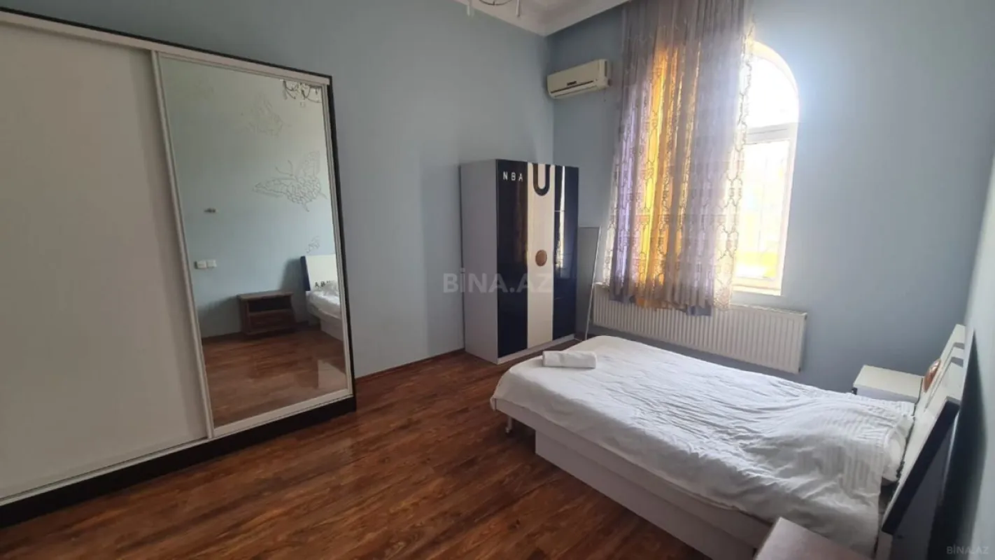 Kirayə verilir 7 otaqlı həyət evi 300 m²