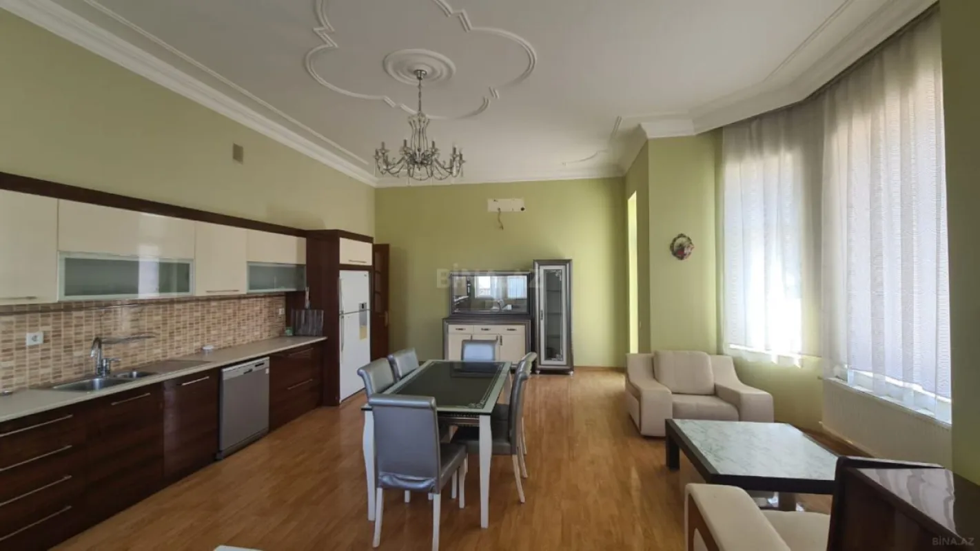 Kirayə verilir 7 otaqlı həyət evi 300 m²