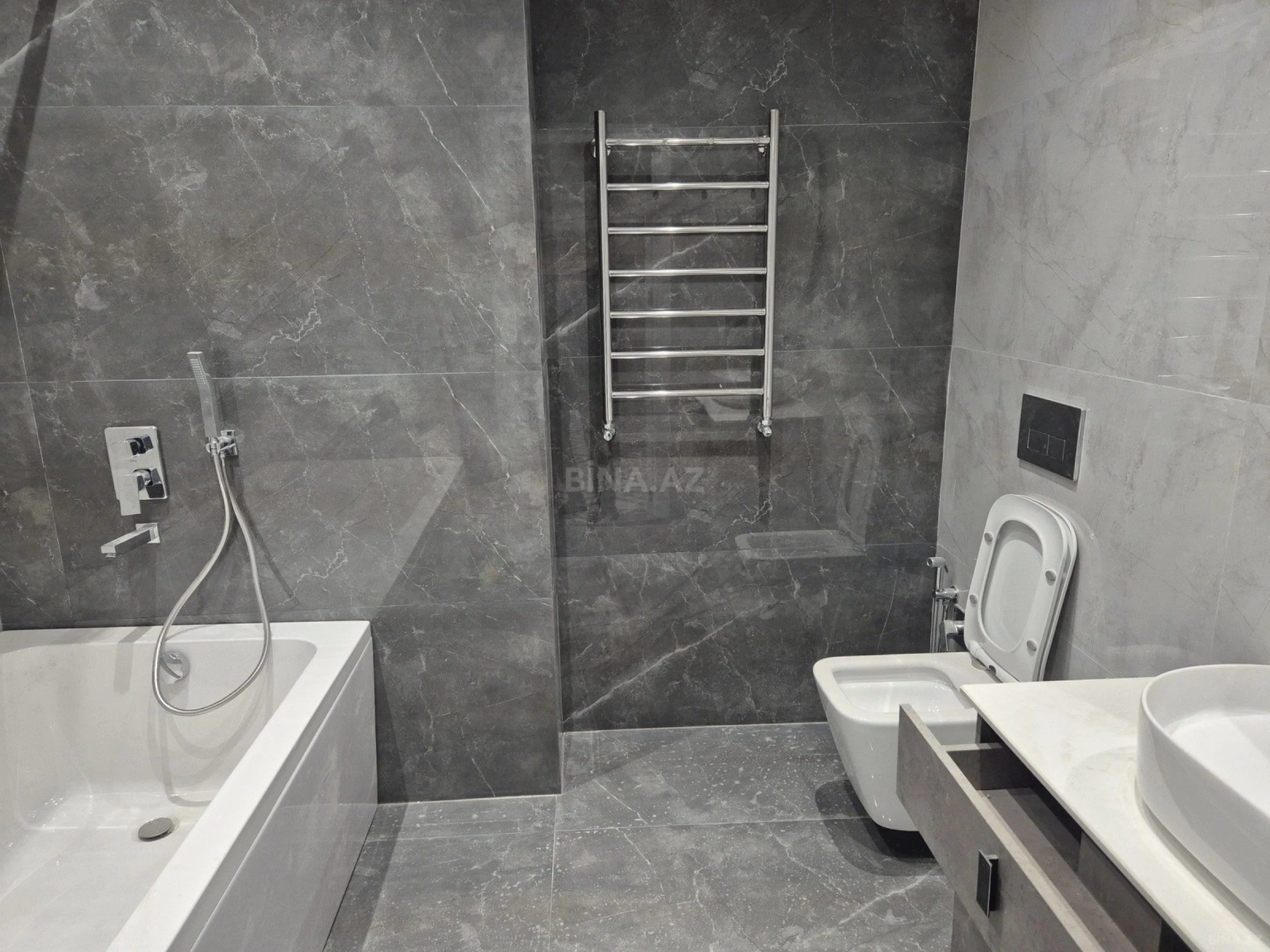 Satılır 2 otaqlı mənzil 117 m²