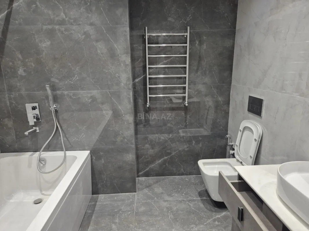 Satılır 2 otaqlı mənzil 117 m²