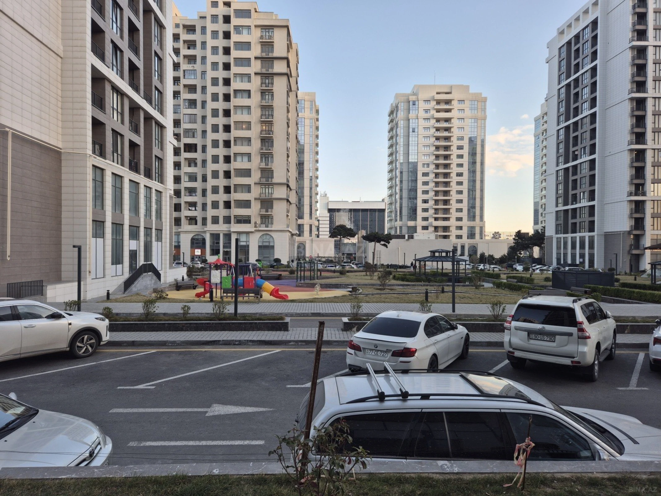 Satılır 2 otaqlı mənzil 117 m²