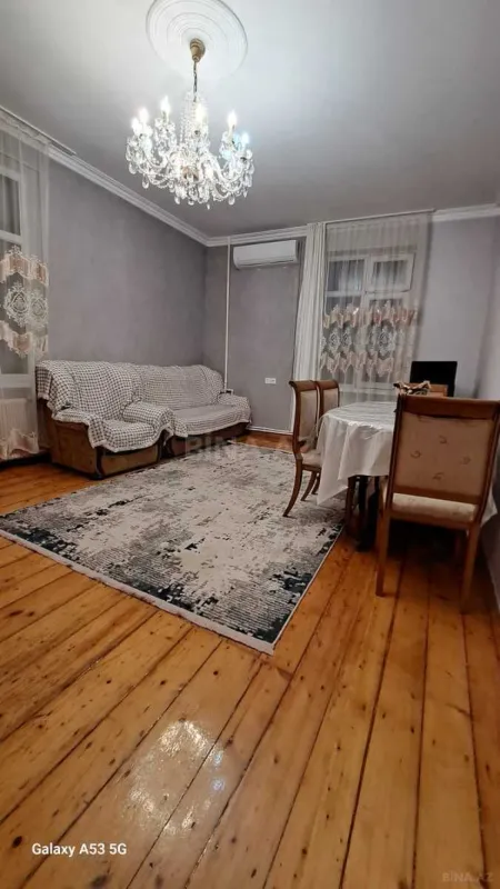 Kirayə verilir 2 otaqlı mənzil 70 m²