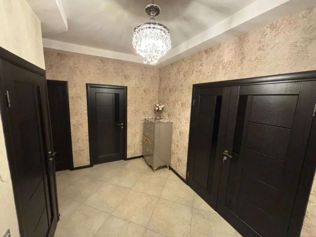 Kirayə verilir 3 otaqlı mənzil 118 m²