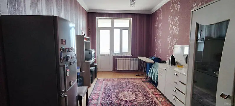 Satılır 4 otaqlı mənzil 128 m²