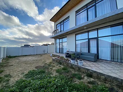 Satılır 5 otaqlı həyət evi 190 m²