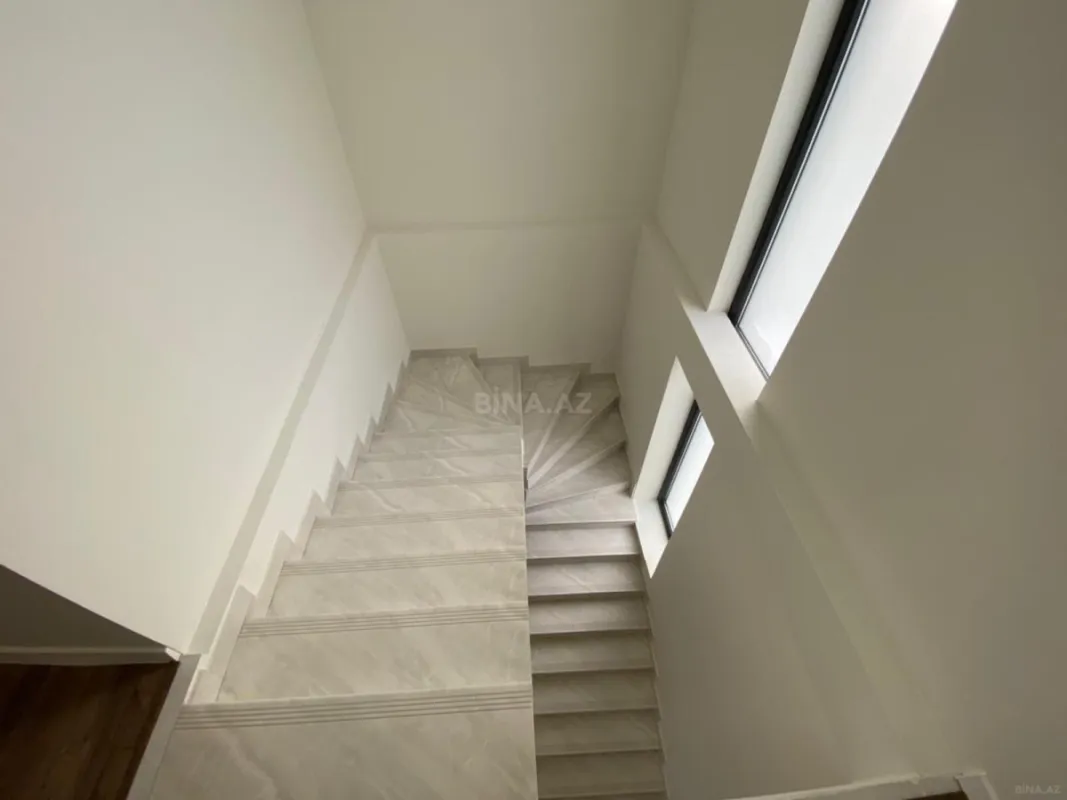 Satılır 5 otaqlı həyət evi 190 m²