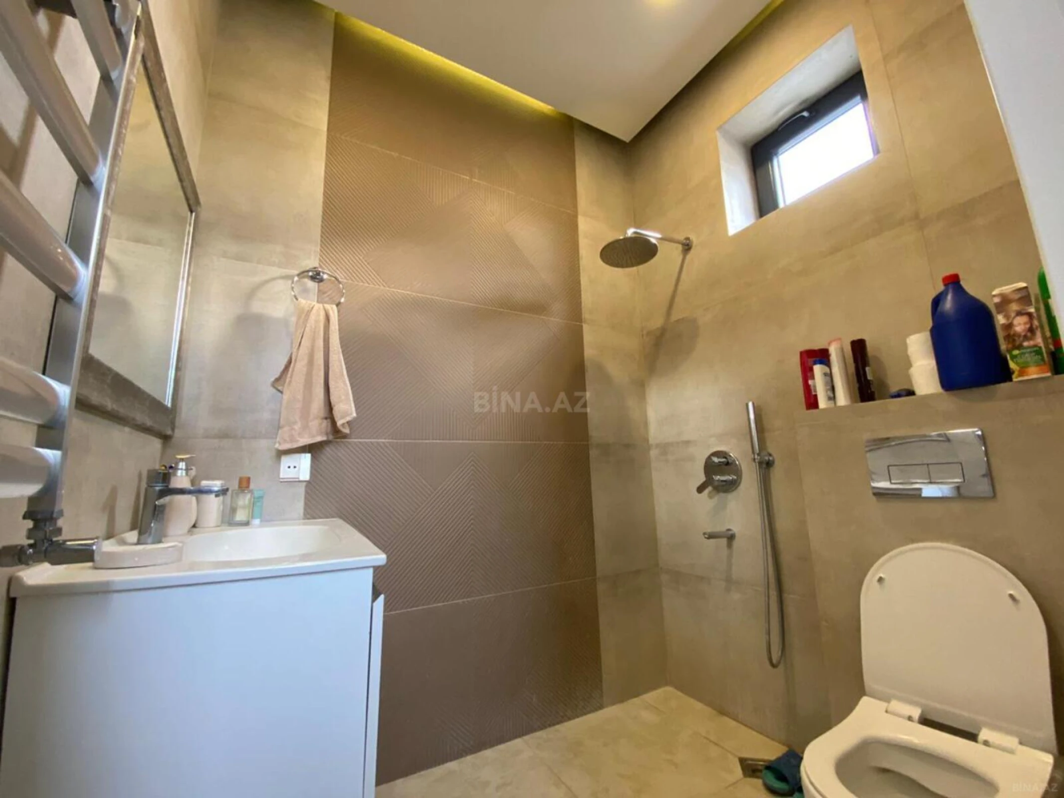 Satılır 5 otaqlı həyət evi 190 m²
