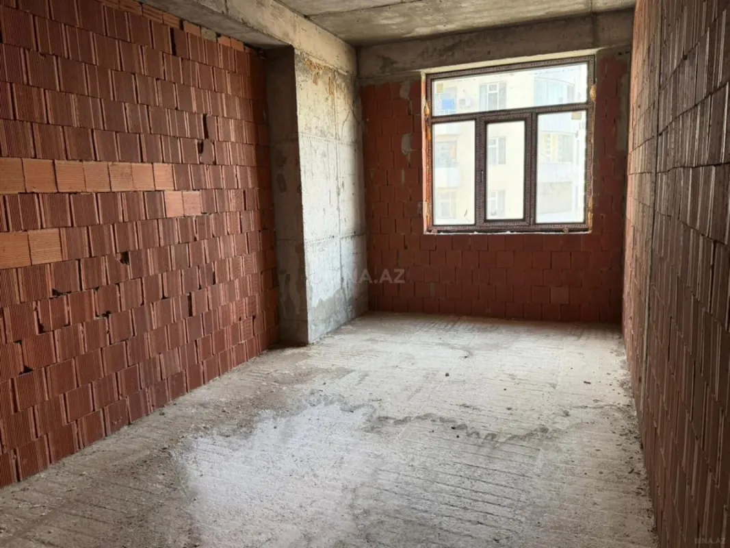 Satılır 4 otaqlı mənzil 147 m²