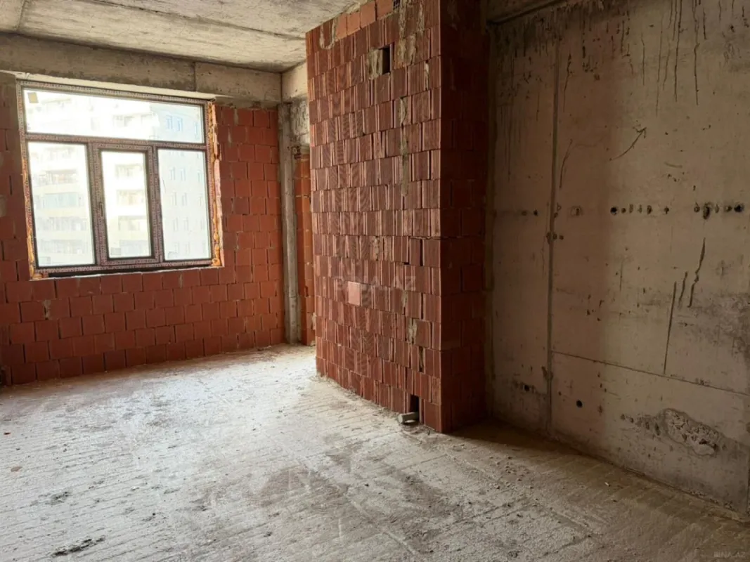 Satılır 4 otaqlı mənzil 147 m²