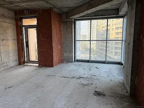 Satılır 4 otaqlı mənzil 147 m²