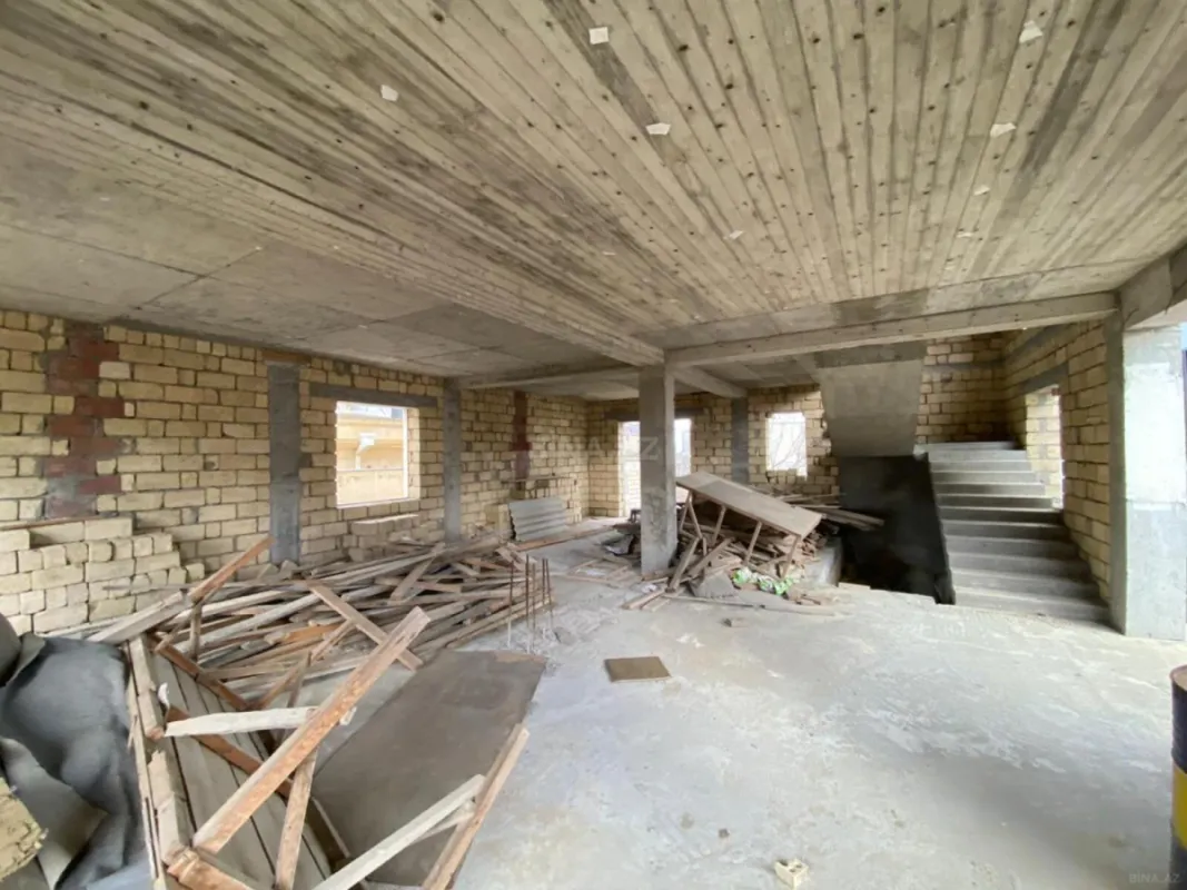 Satılır 5 otaqlı həyət evi 370 m²