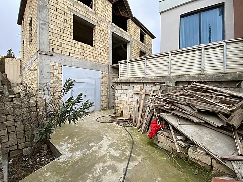 Satılır 5 otaqlı həyət evi 370 m²