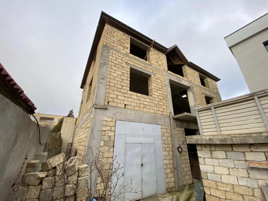Satılır 5 otaqlı həyət evi 370 m²