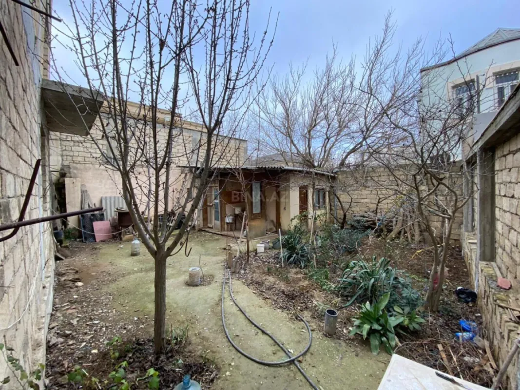 Satılır 5 otaqlı həyət evi 370 m²