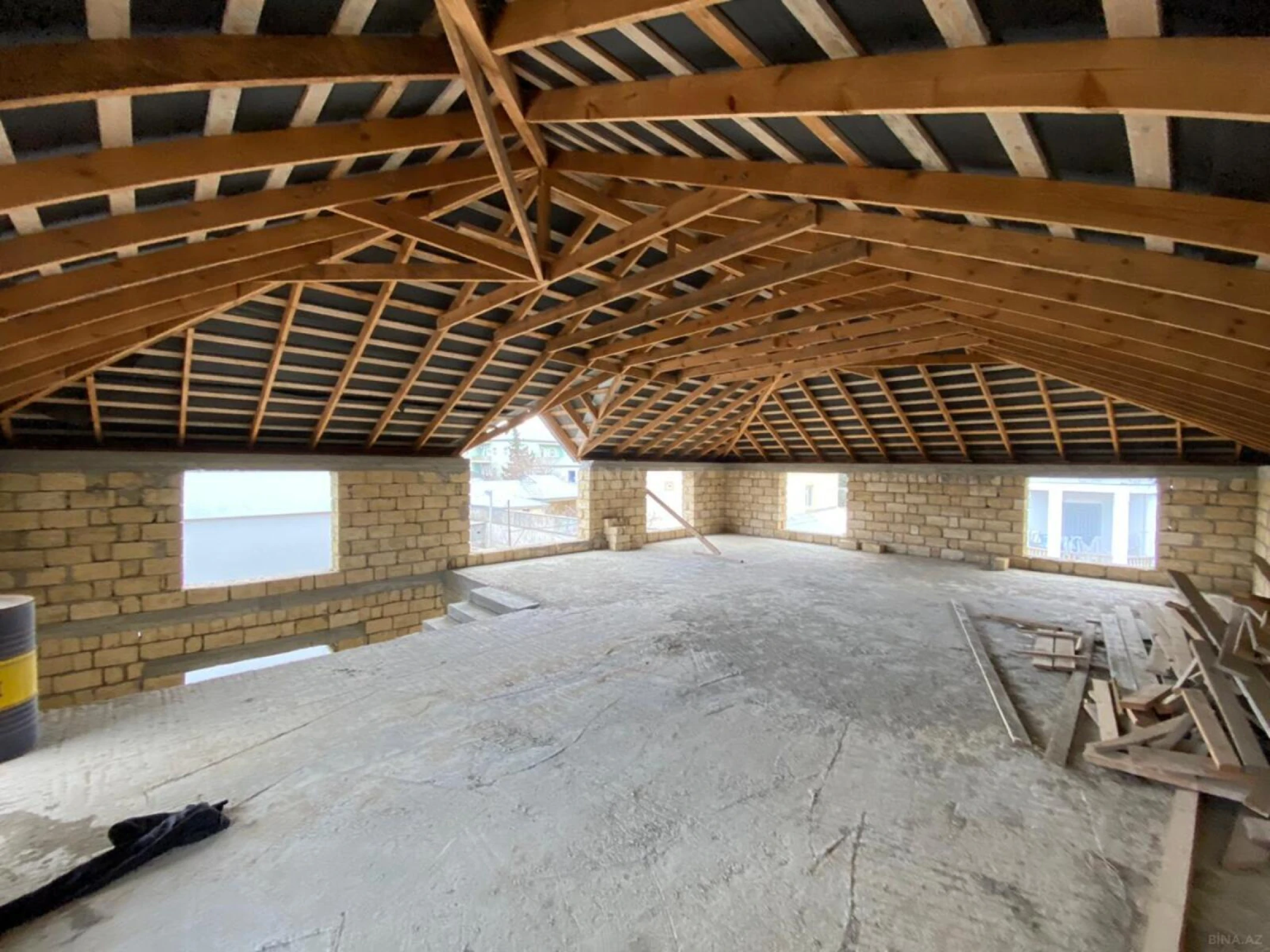 Satılır 5 otaqlı həyət evi 370 m²