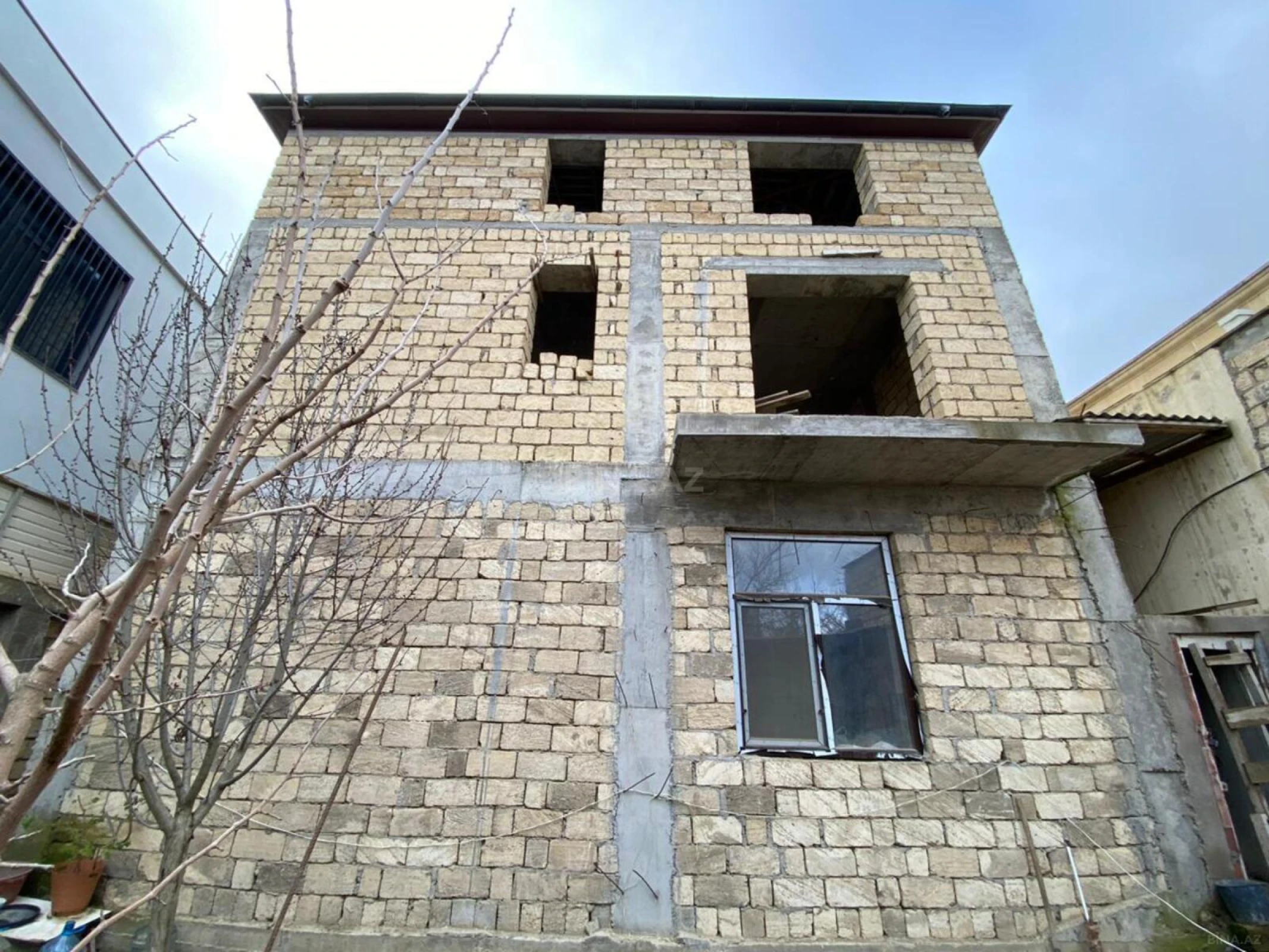 Satılır 5 otaqlı həyət evi 370 m²