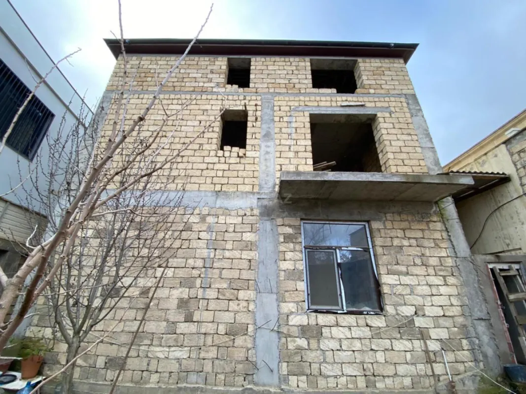 Satılır 5 otaqlı həyət evi 370 m²