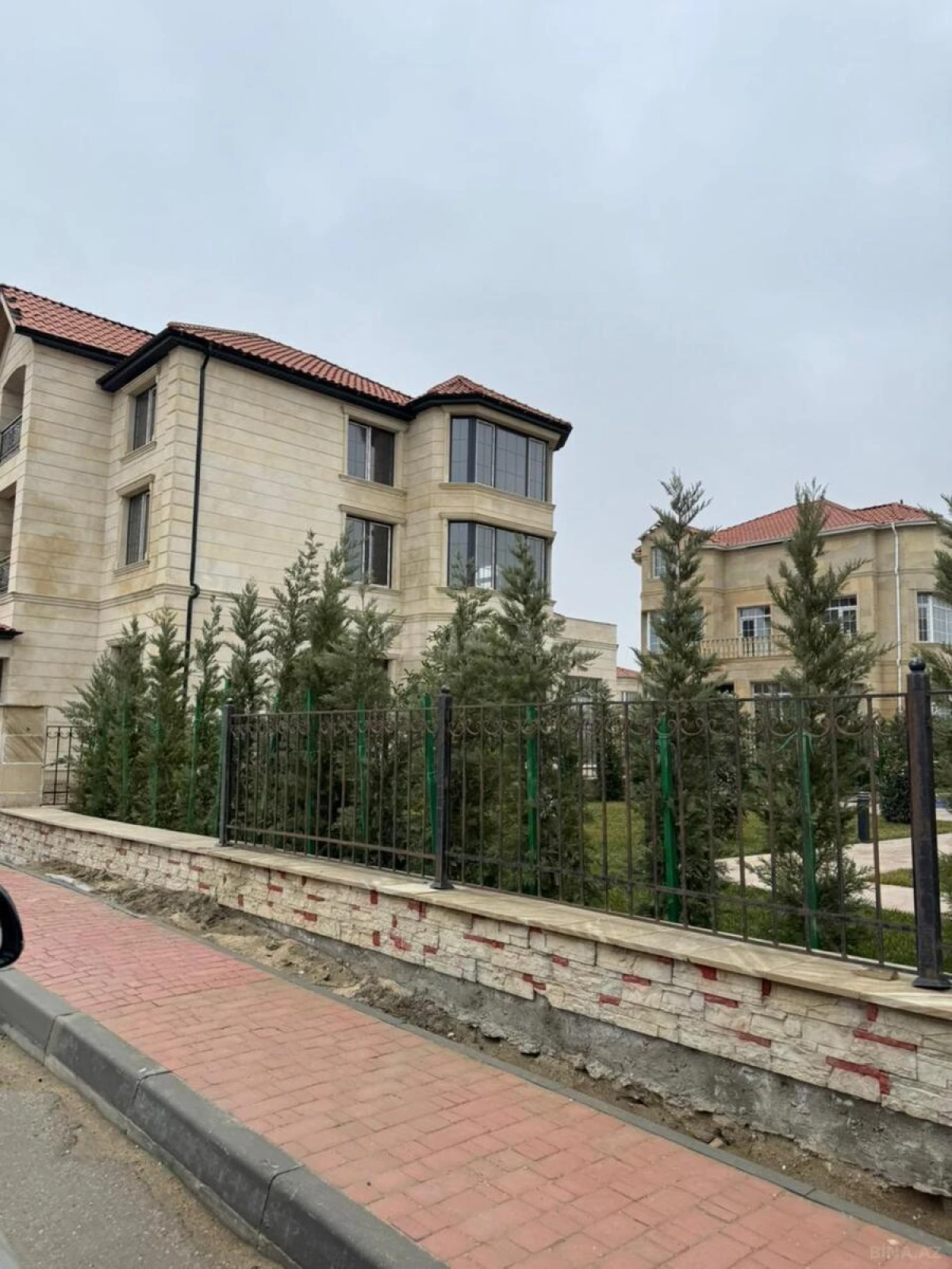 Satılır 6 otaqlı həyət evi 480 m²