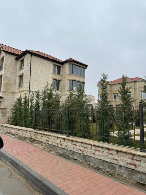 Satılır 6 otaqlı həyət evi 480 m²