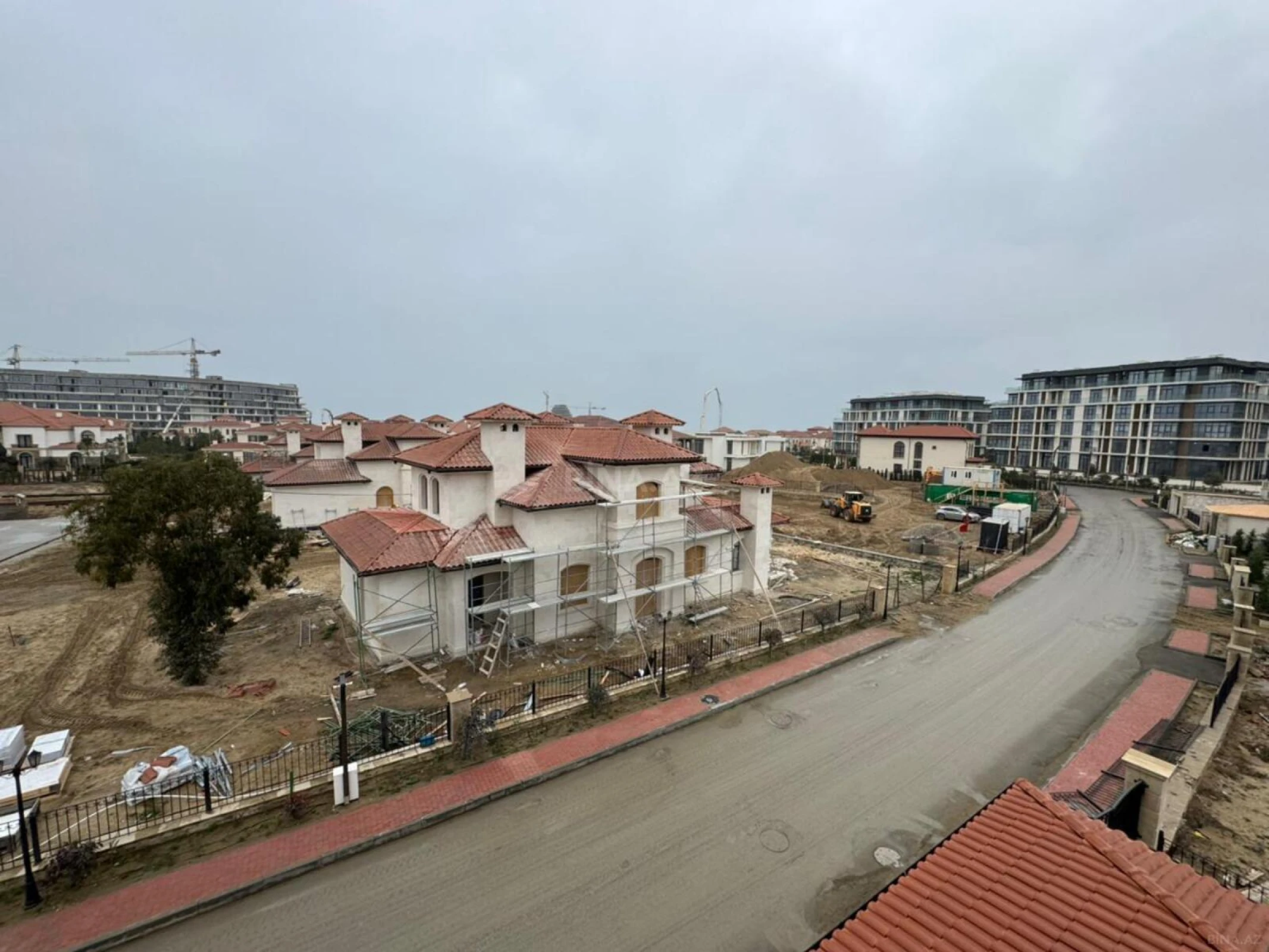 Satılır 6 otaqlı həyət evi 480 m²