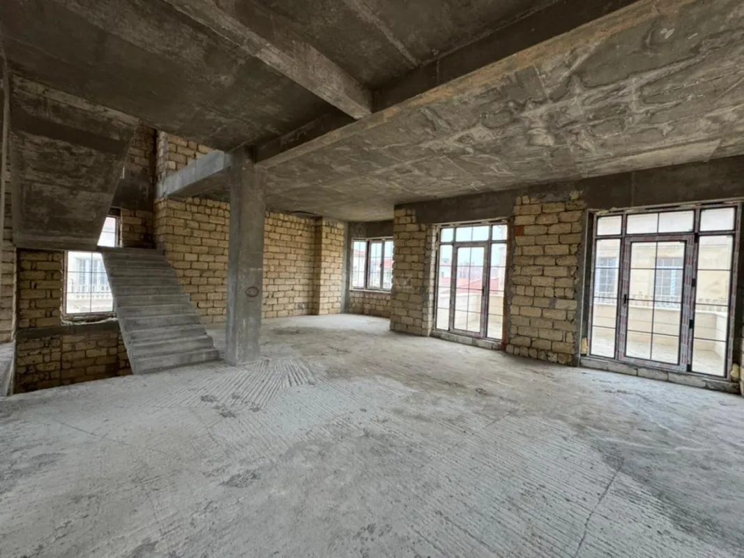 Satılır 6 otaqlı həyət evi 480 m²