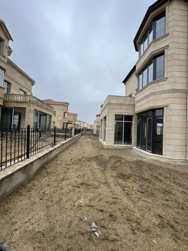 Satılır 6 otaqlı həyət evi 480 m²