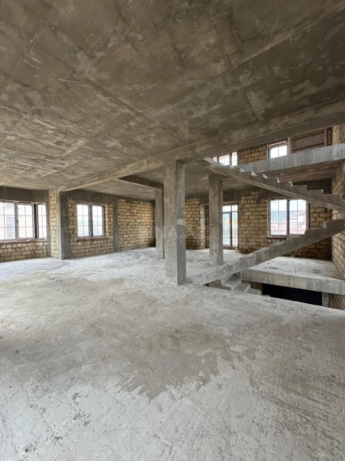 Satılır 6 otaqlı həyət evi 480 m²