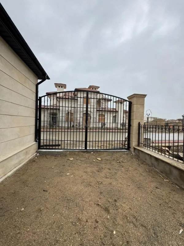 Satılır 6 otaqlı həyət evi 480 m²