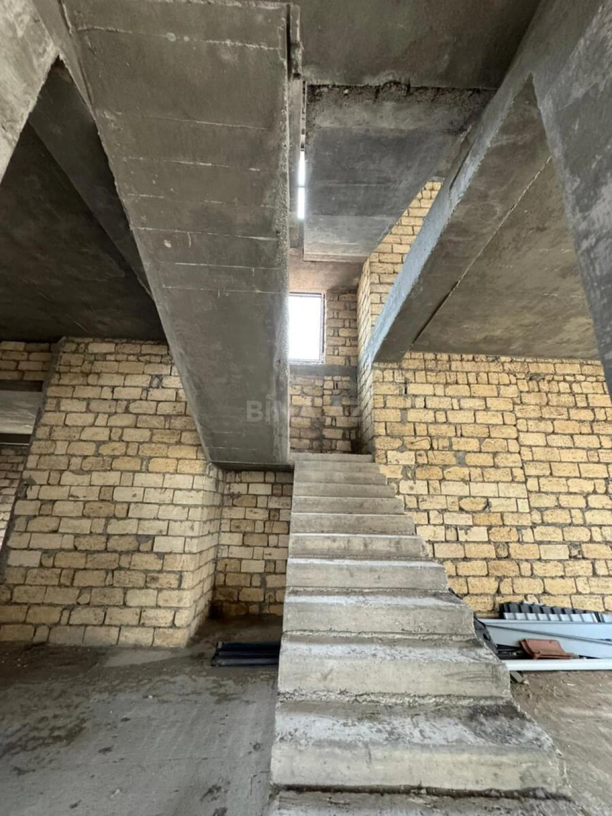 Satılır 6 otaqlı həyət evi 480 m²