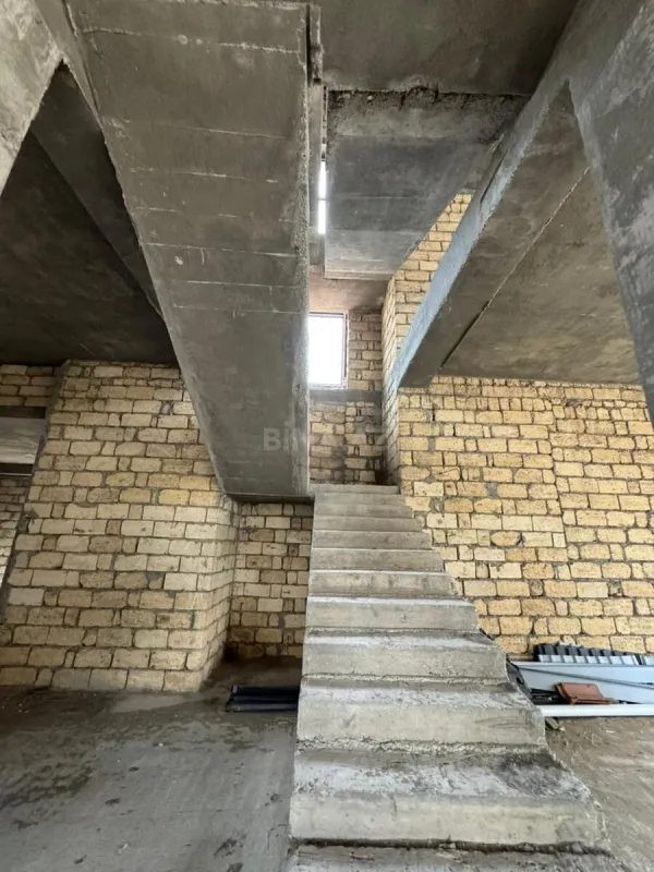 Satılır 6 otaqlı həyət evi 480 m²