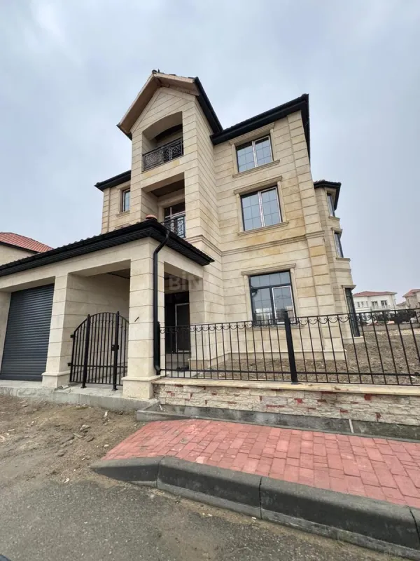 Satılır 6 otaqlı həyət evi 480 m²