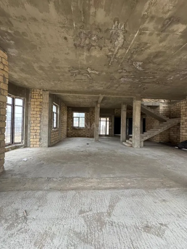 Satılır 6 otaqlı həyət evi 480 m²