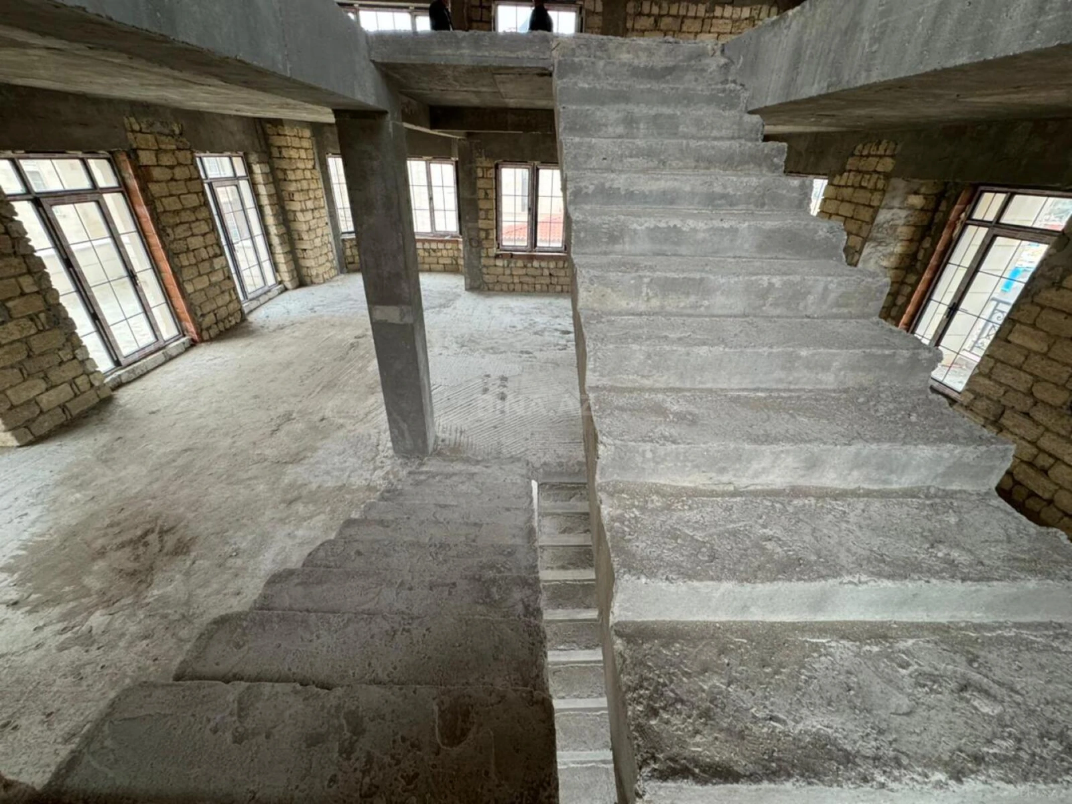 Satılır 6 otaqlı həyət evi 480 m²