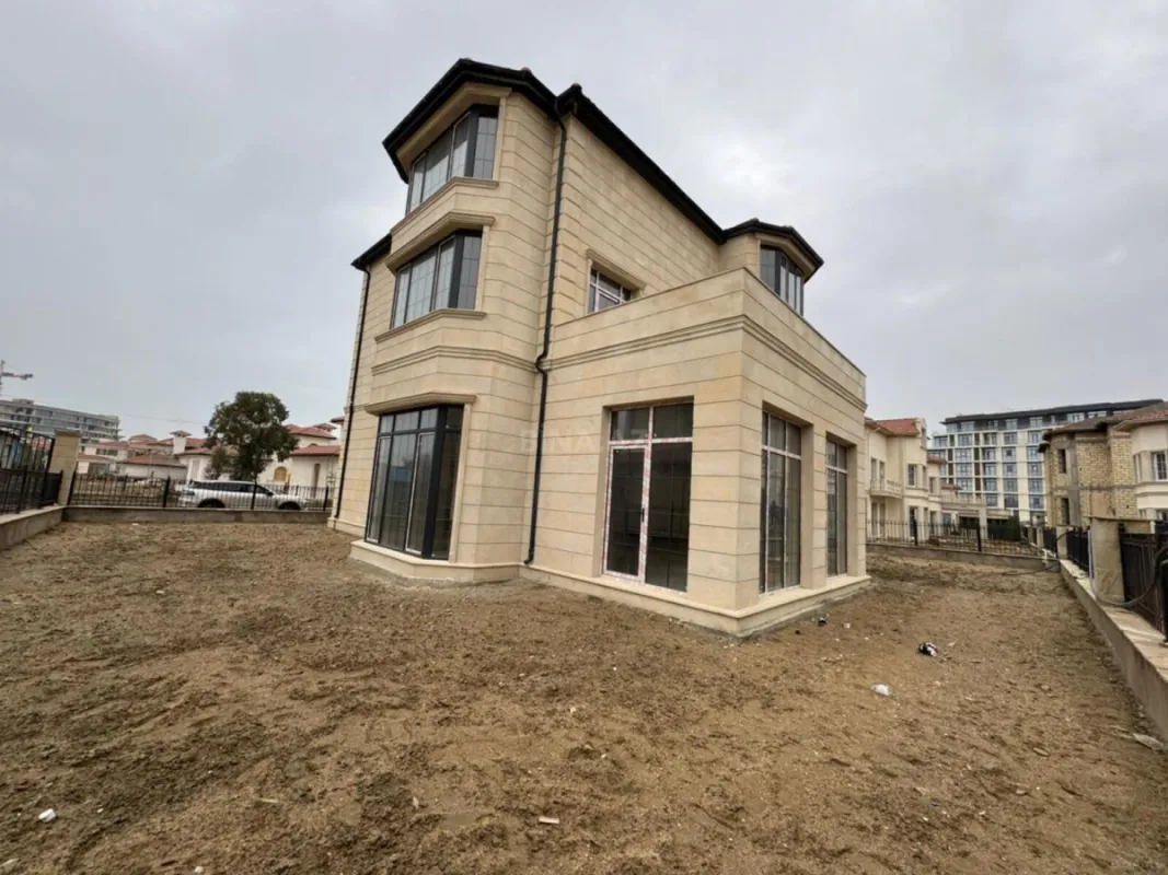 Satılır 6 otaqlı həyət evi 480 m²
