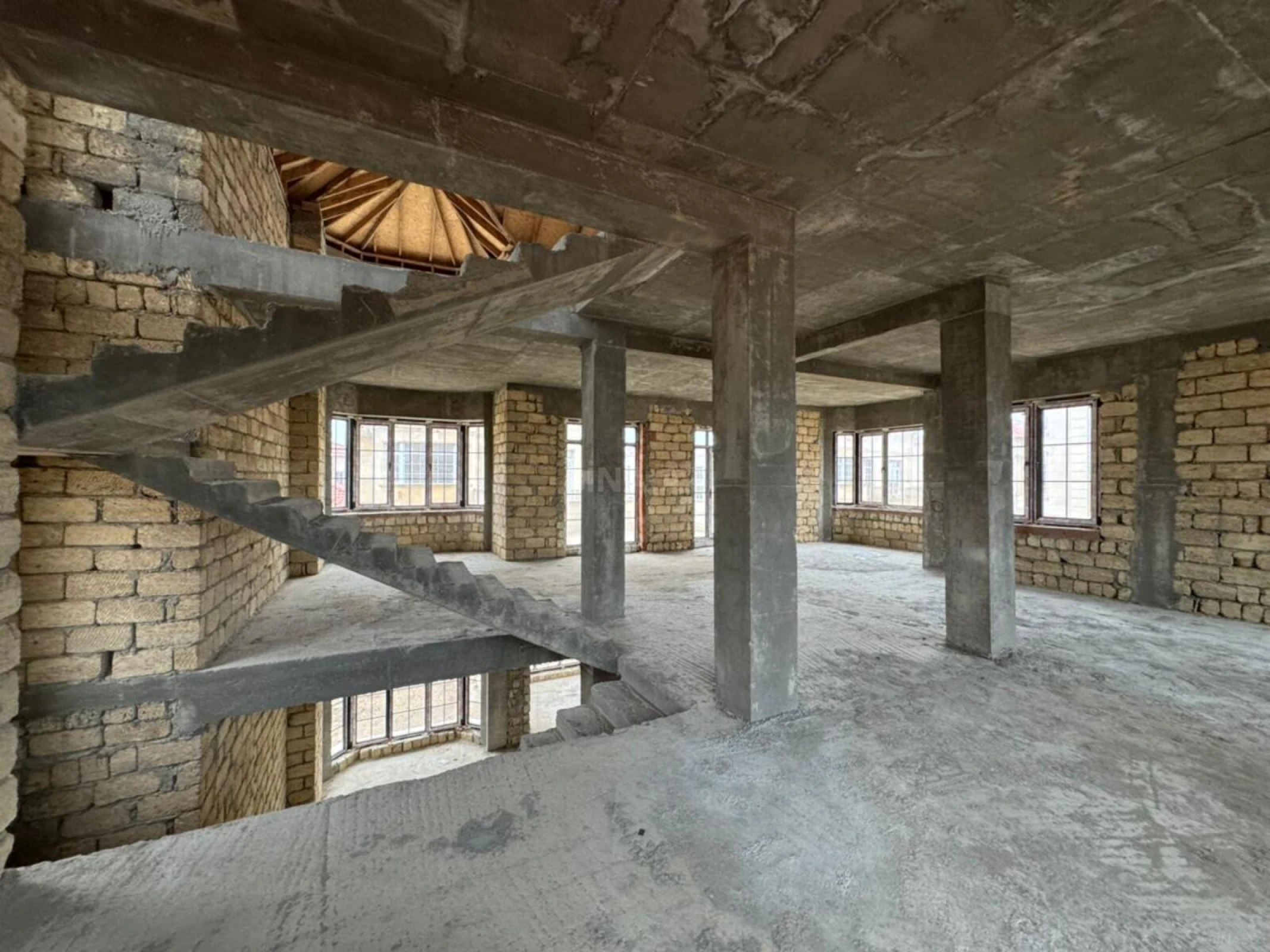 Satılır 6 otaqlı həyət evi 480 m²