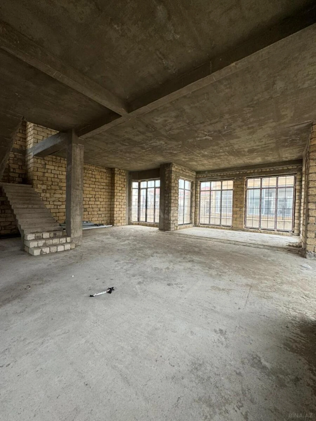 Satılır 6 otaqlı həyət evi 480 m²