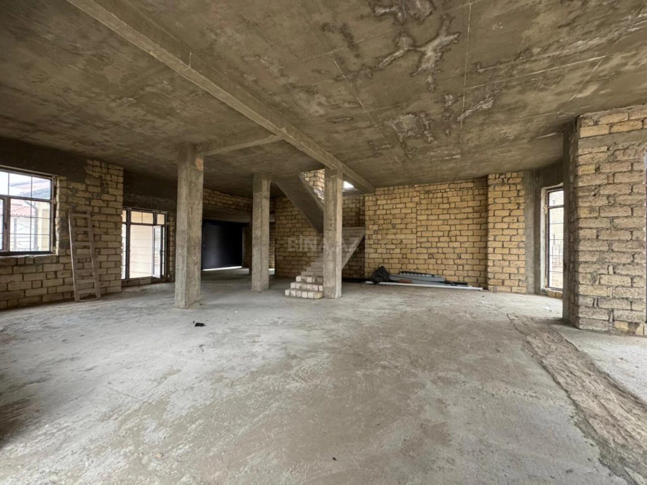 Satılır 6 otaqlı həyət evi 480 m²