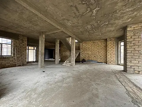 Satılır 6 otaqlı həyət evi 480 m²