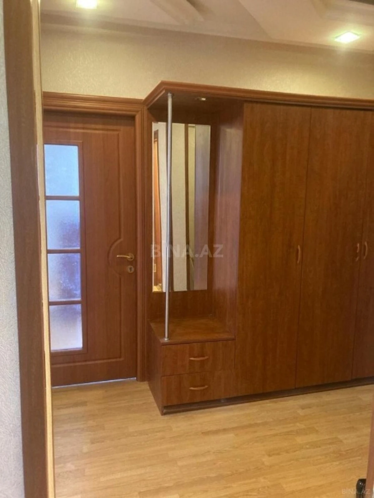 Satılır 3 otaqlı mənzil 105 m²