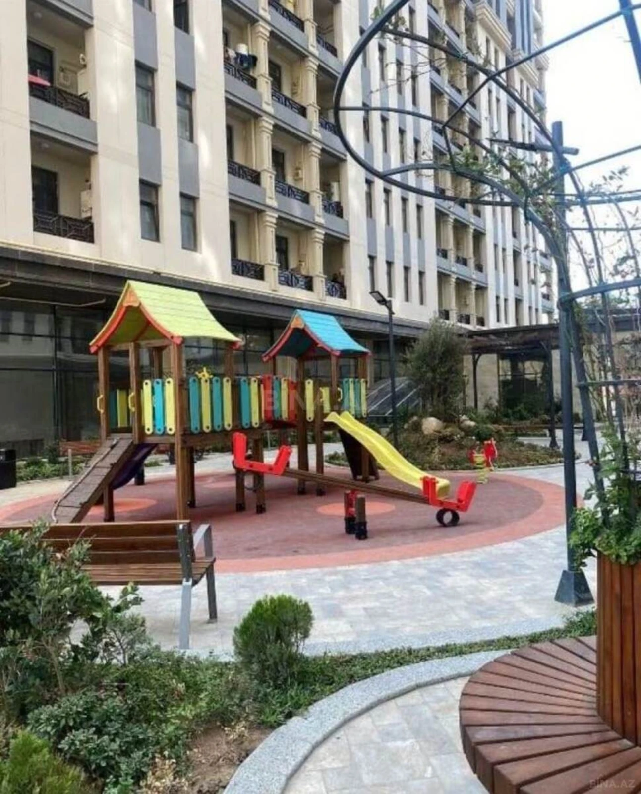 Satılır 3 otaqlı mənzil 126 m²