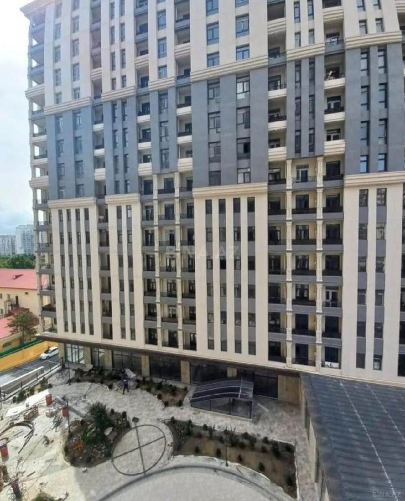 Satılır 3 otaqlı mənzil 126 m²
