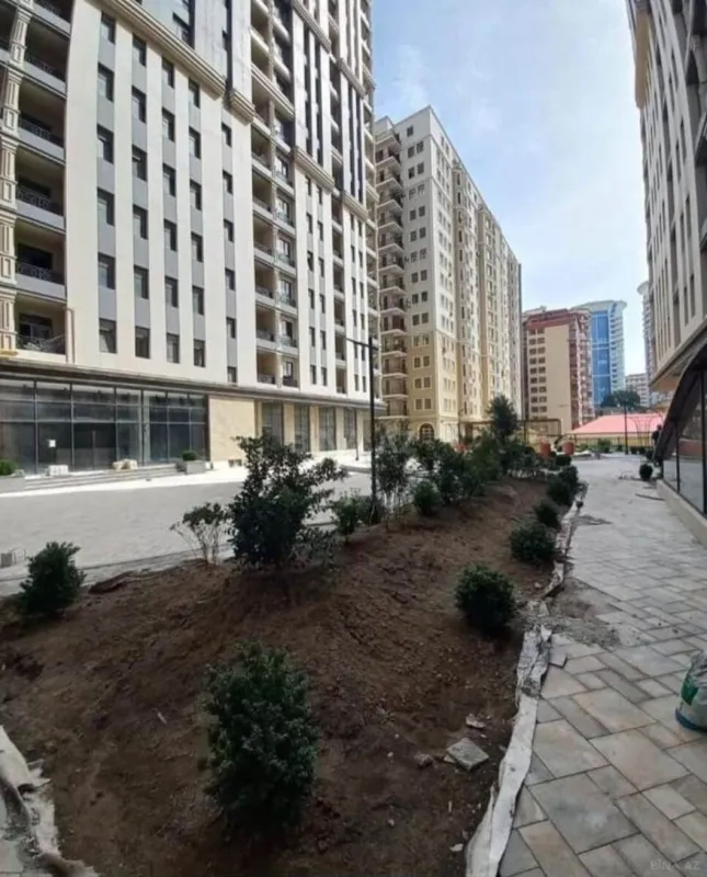 Satılır 3 otaqlı mənzil 126 m²