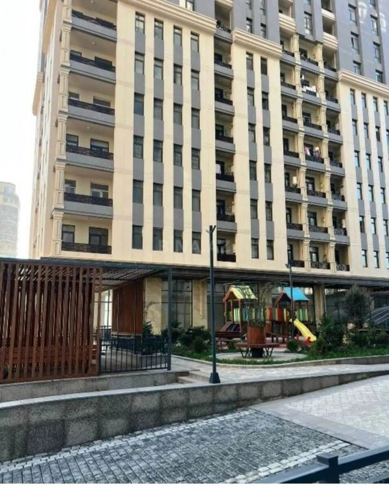 Satılır 3 otaqlı mənzil 126 m²
