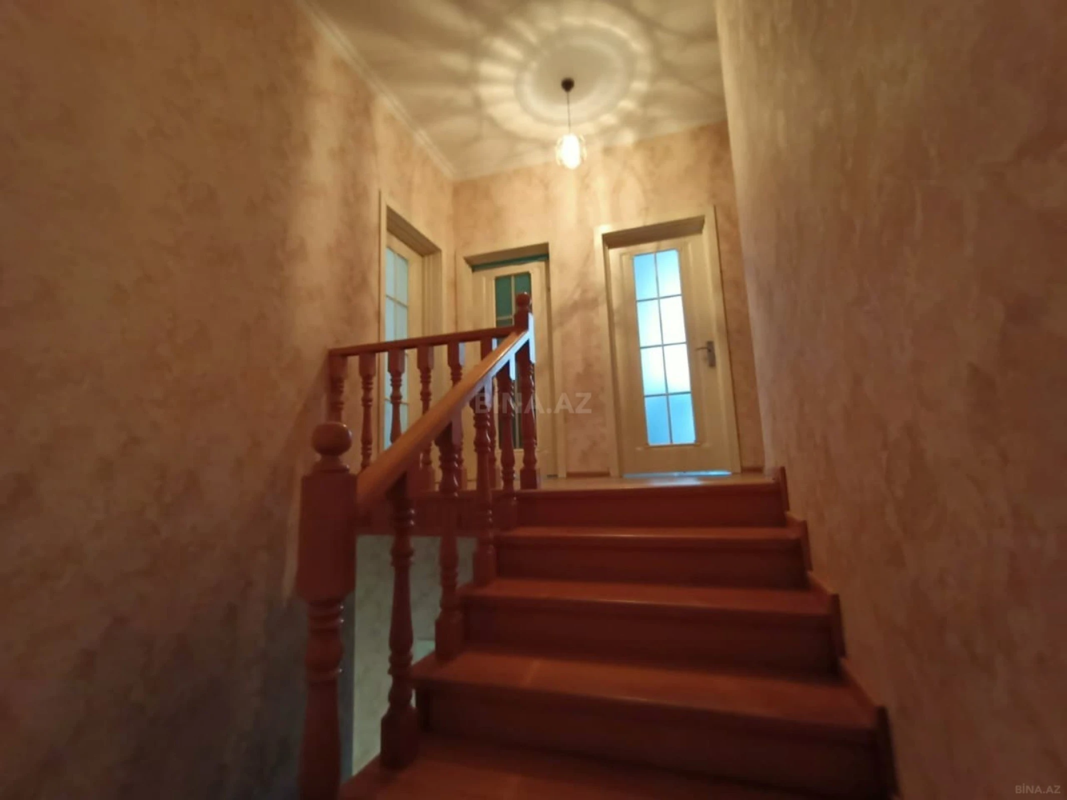 Satılır 5 otaqlı həyət evi 140 m²