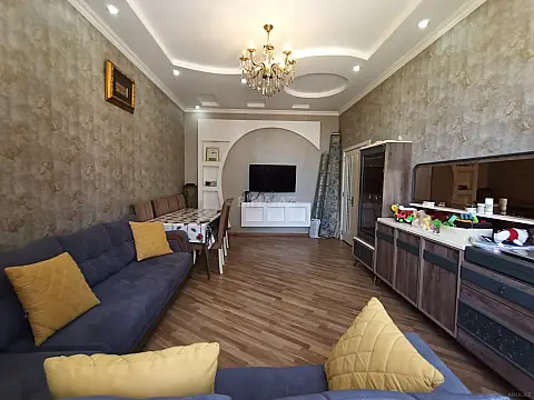 Satılır 5 otaqlı həyət evi 140 m²