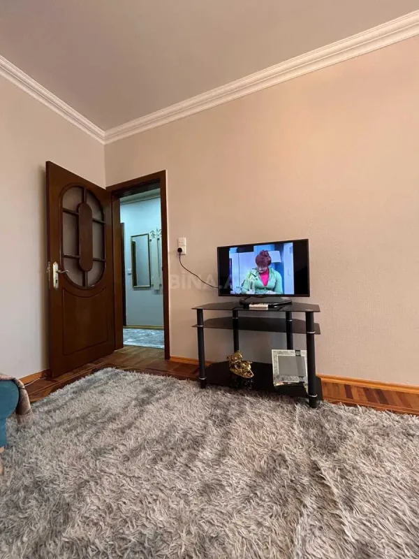 Kirayə verilir 2 otaqlı mənzil 80 m²