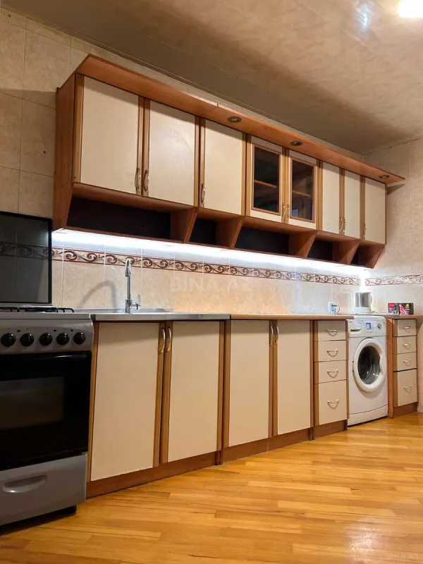 Kirayə verilir 2 otaqlı mənzil 80 m²