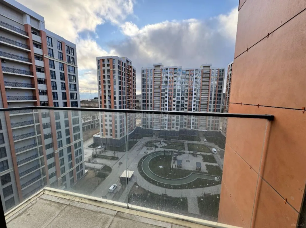 Satılır 4 otaqlı mənzil 120 m²