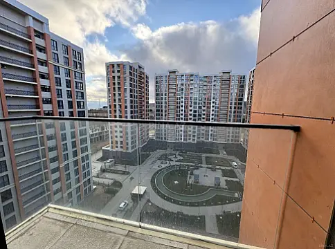Satılır 4 otaqlı mənzil 120 m²